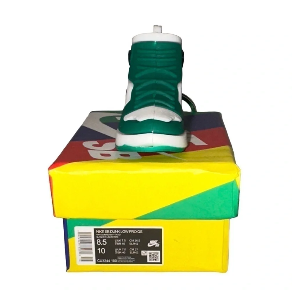 NIKE SB DUNK LOW PRO QS Green/White/Black Key Chain Box Included